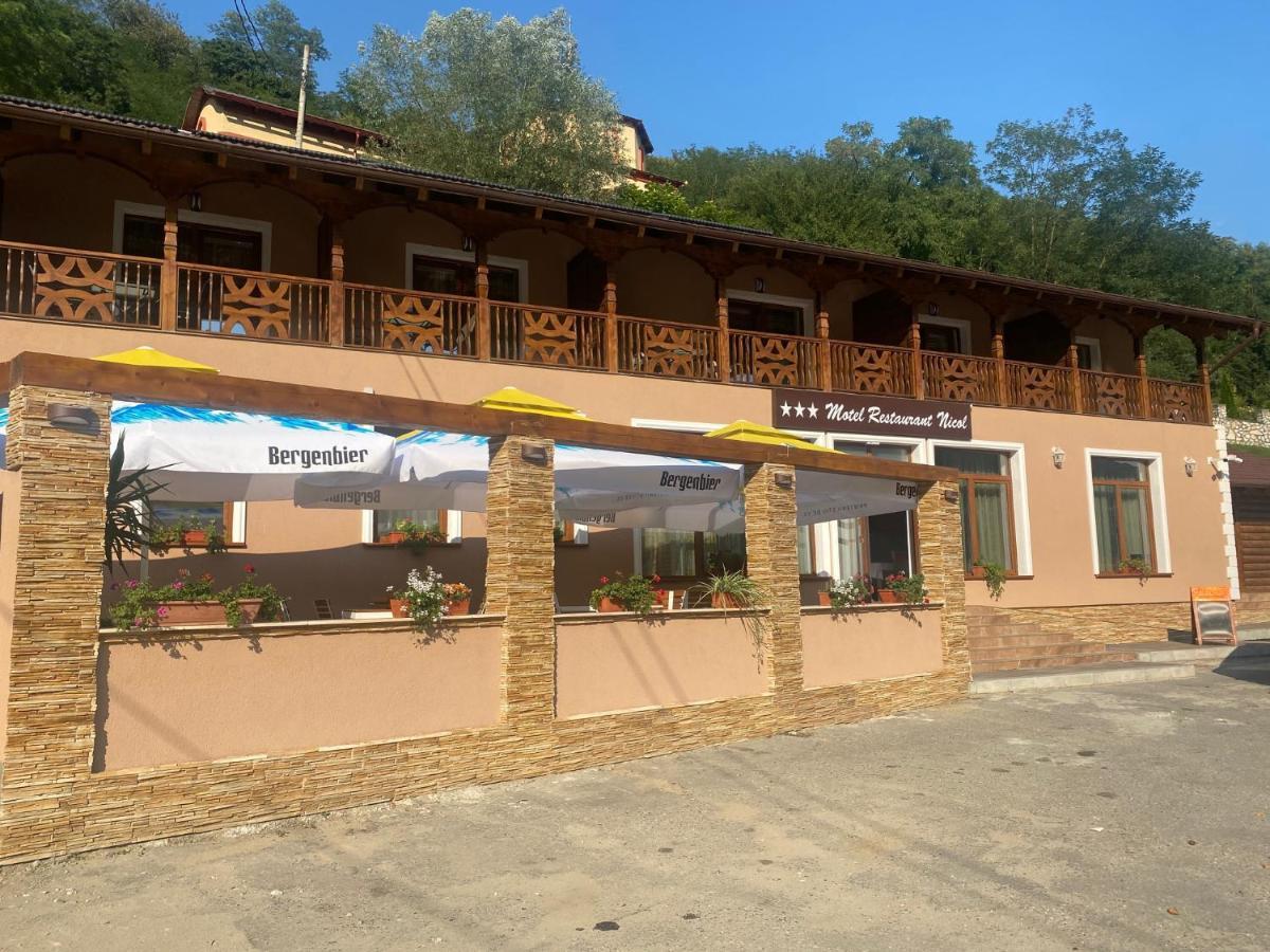 Motel Restaurant Nicol Armenis Exteriör bild