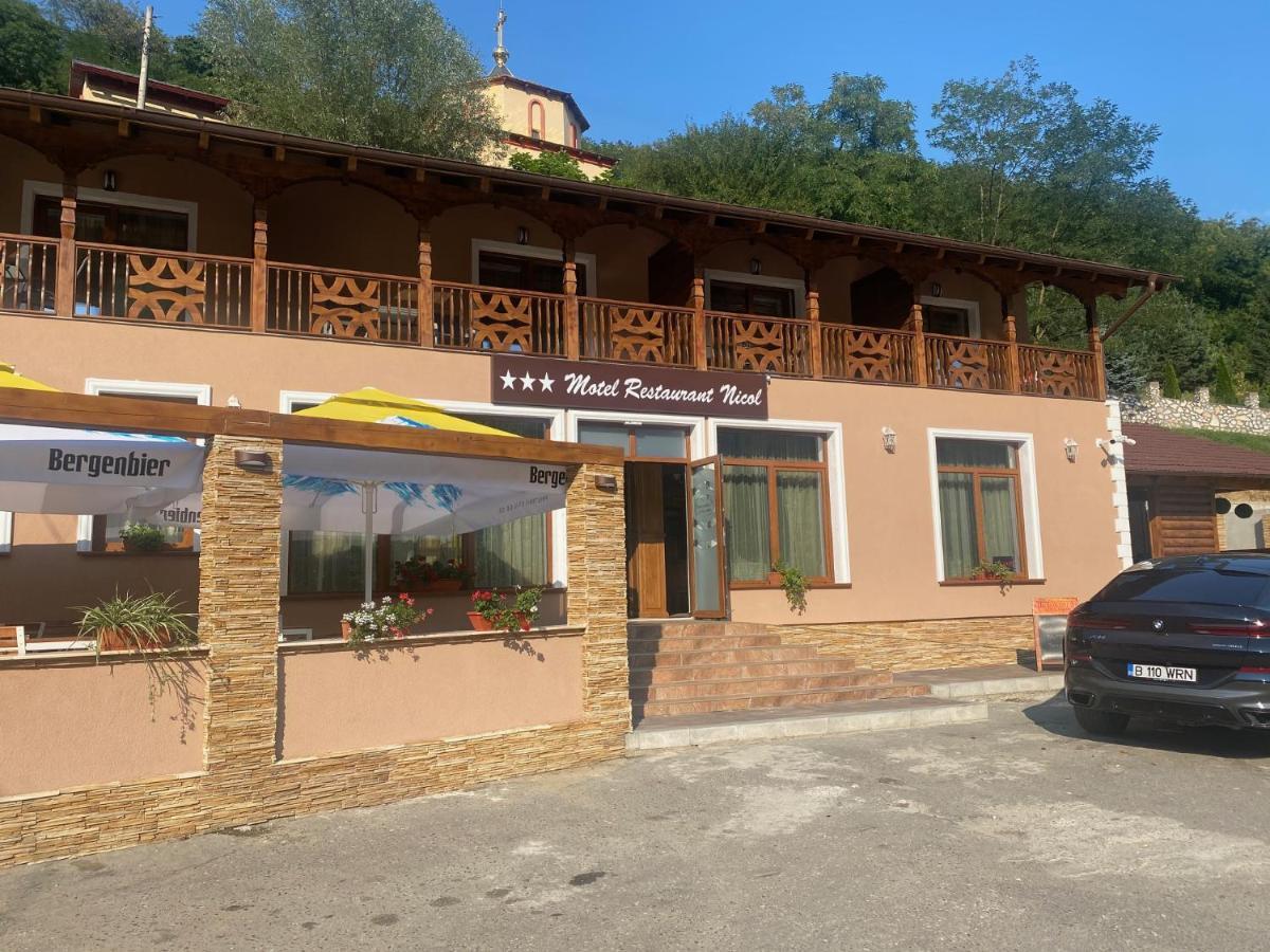 Motel Restaurant Nicol Armenis Exteriör bild